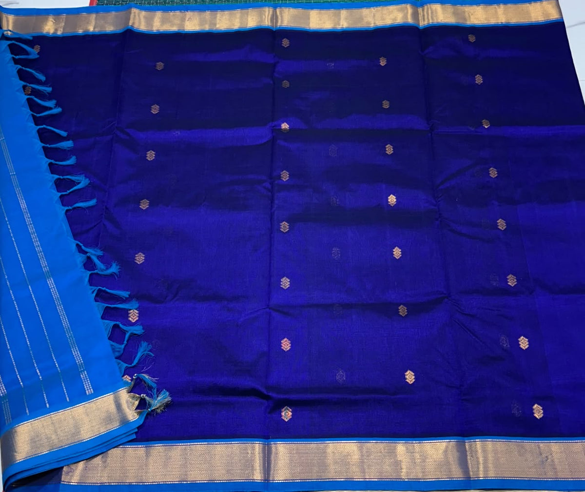 Handloom silk cotton saree with buttas - MS391