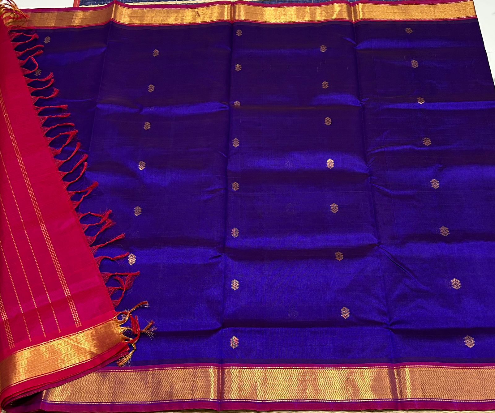 Handloom silk cotton saree with buttas - MS194