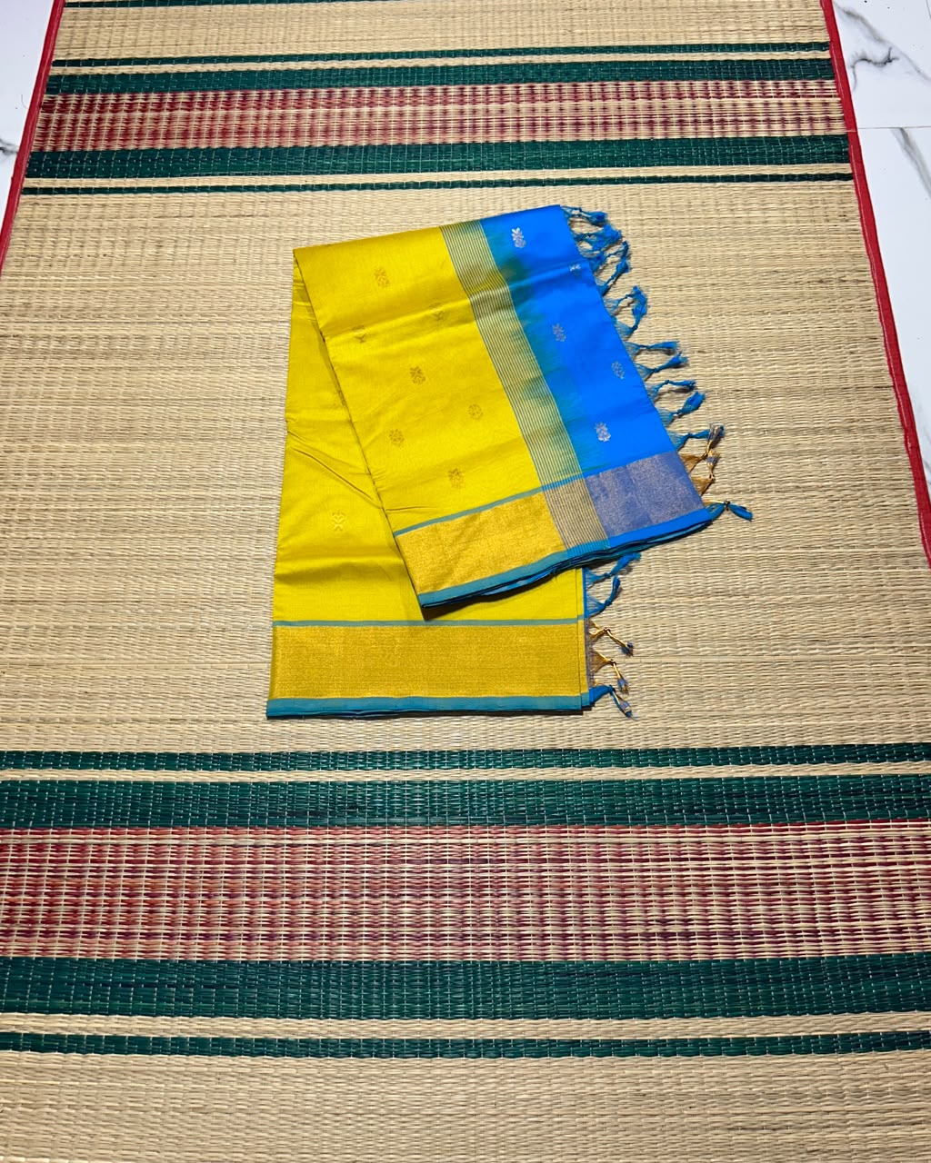 Handloom semi silk cotton saree with buttas - MS326