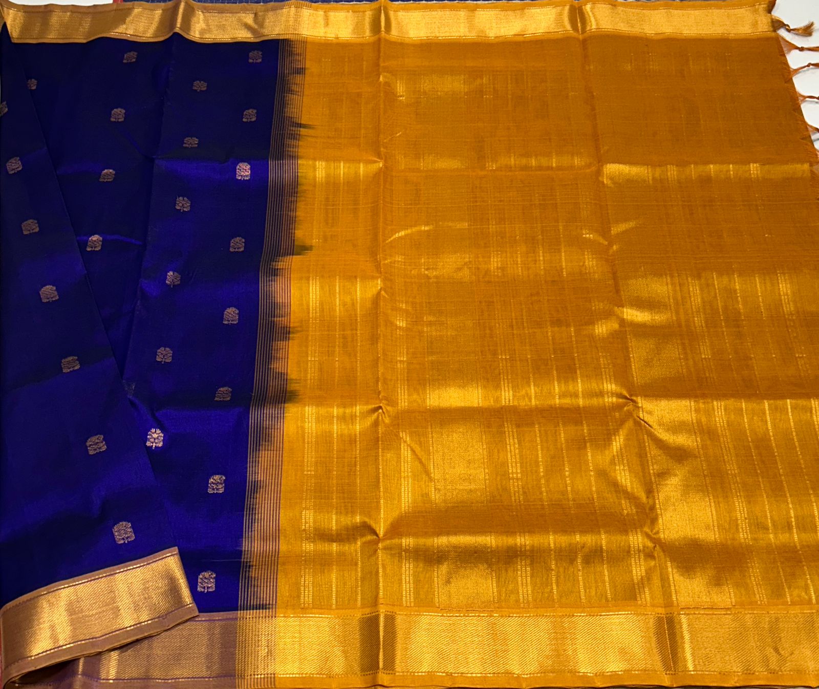 Handloom silk cotton saree with buttas - MS195