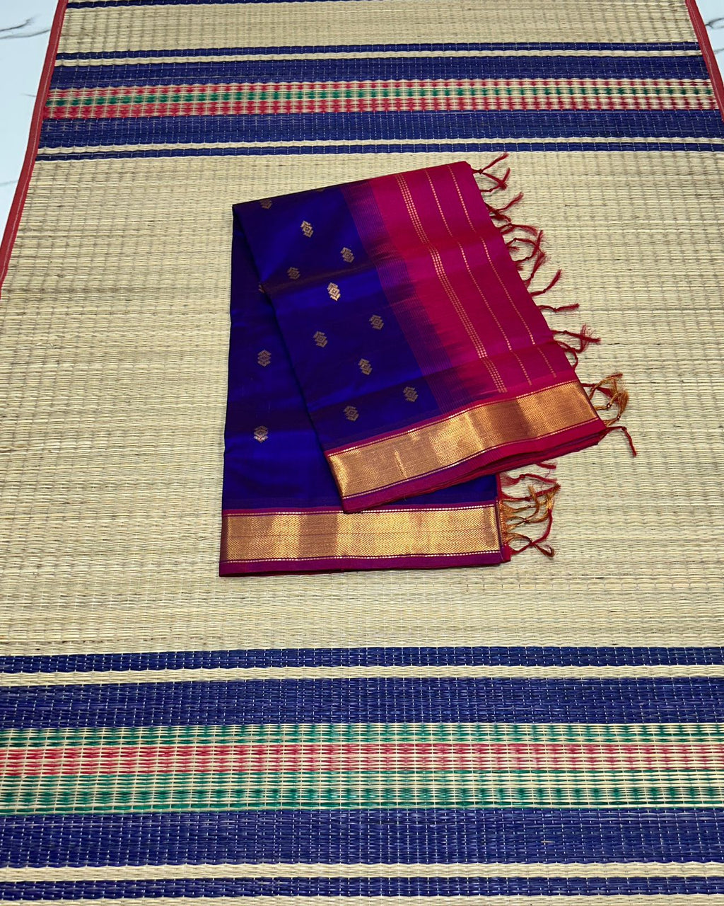 Handloom silk cotton saree with buttas - MS194
