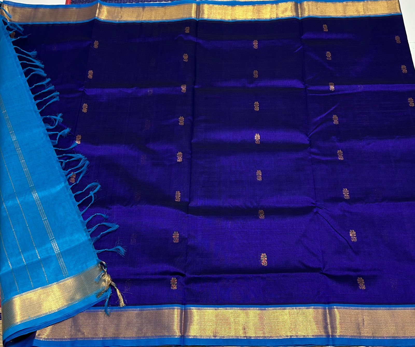 Handloom silk cotton saree with buttas - MS035
