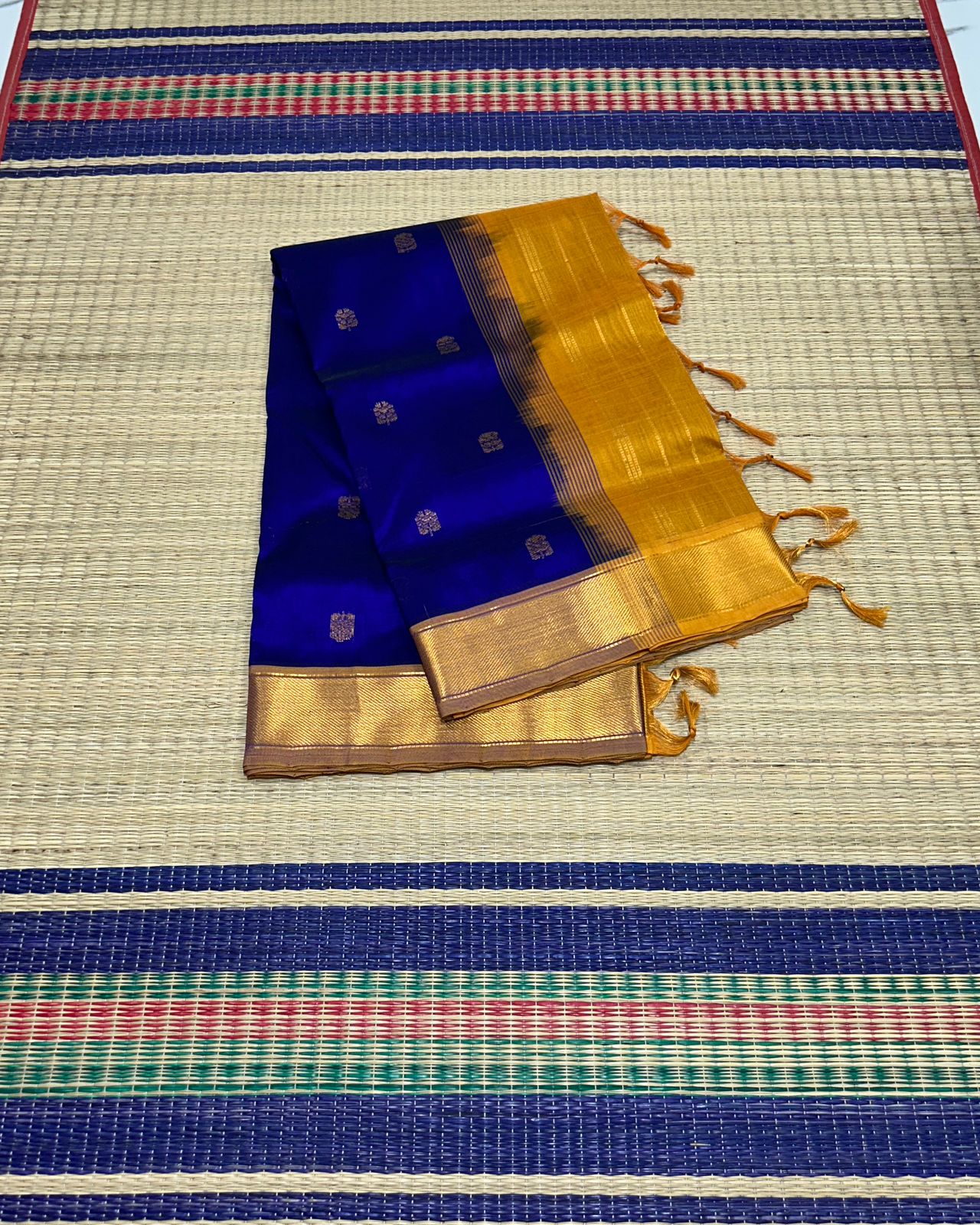 Handloom silk cotton saree with buttas - MS195