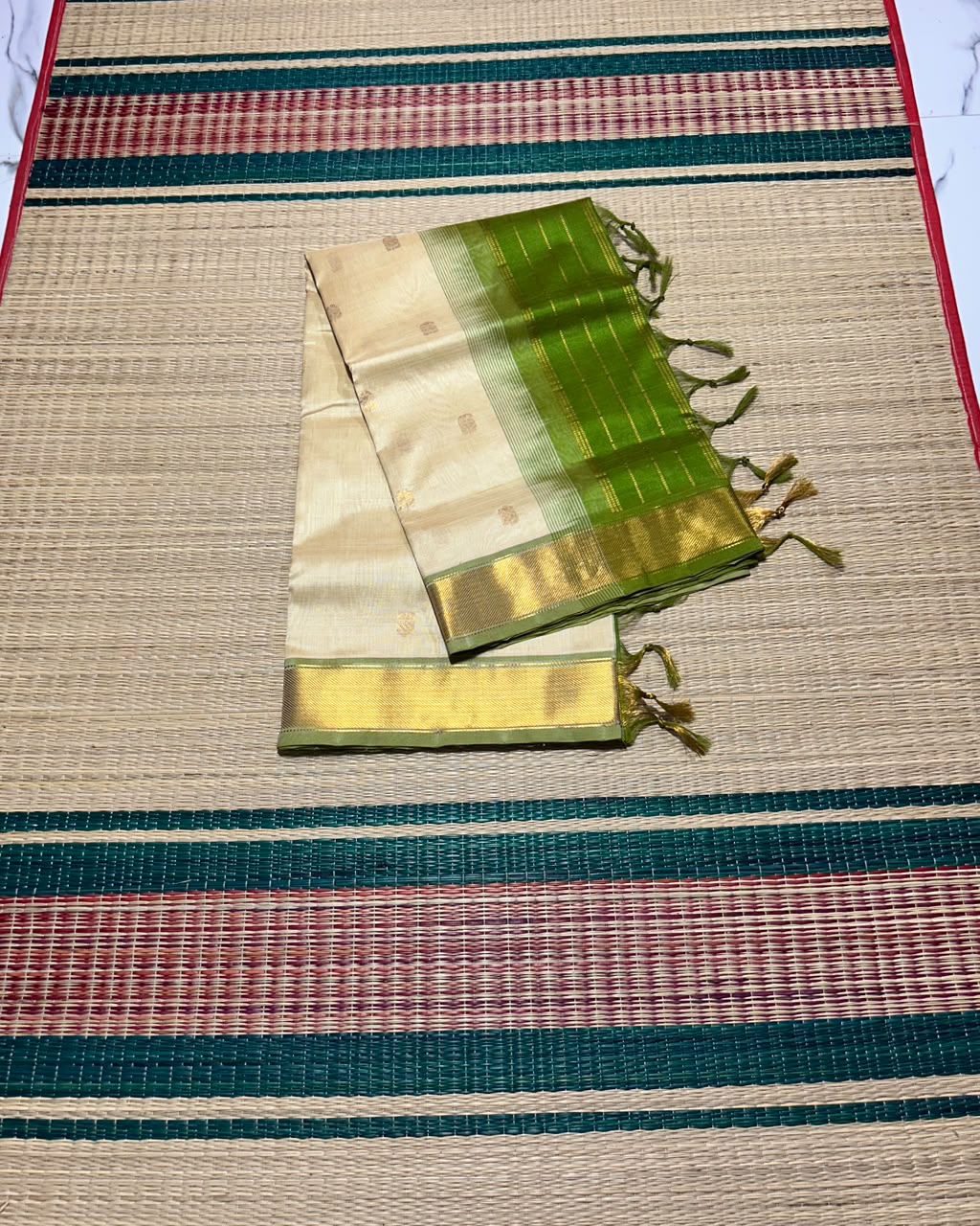 Handloom silk cotton saree with buttas - MS344
