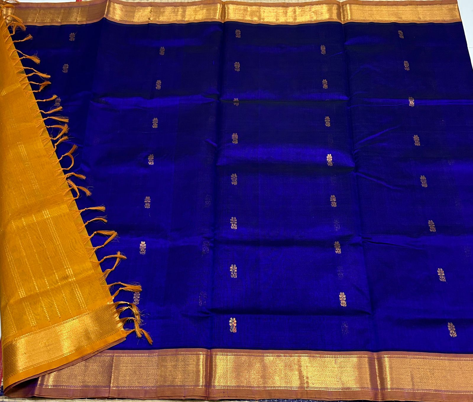Handloom silk cotton saree with buttas - MS193
