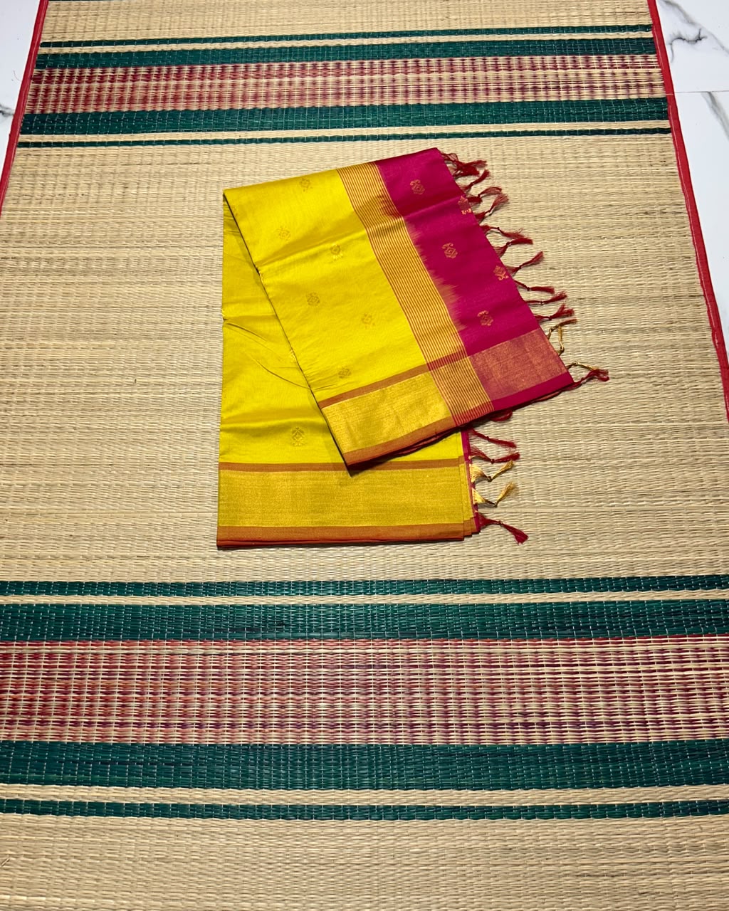 Handloom semi silk cotton saree with buttas - MS328