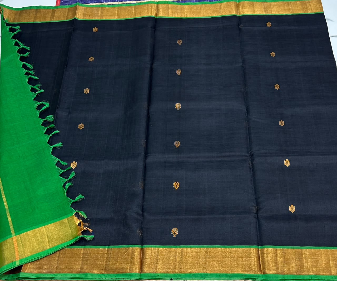 Handloom silk cotton saree with buttas - MS218